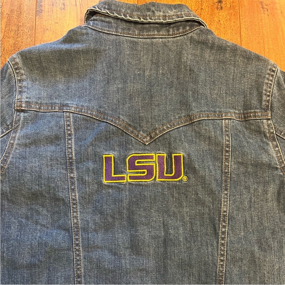 WRANGLER RETRO WOMENS JEAN JACKET LSU TIGERS UNIVERSITY SIZE MEDIUM NWT - Picture 4 of 5